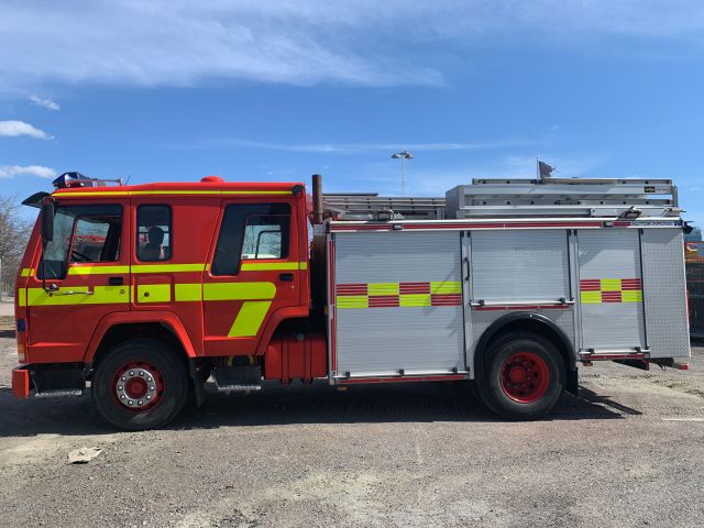 892577-2 Brandbil Volvo FL10 4*2 - 1998