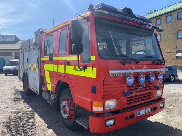 892577-7 Brandbil Volvo FL10 4*2 - 1998