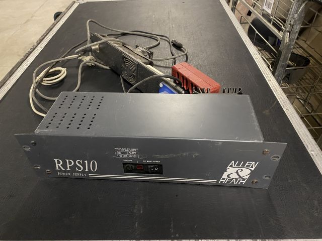 833973-6 Allen Heath GL4 in case Analog mixer 32 channels