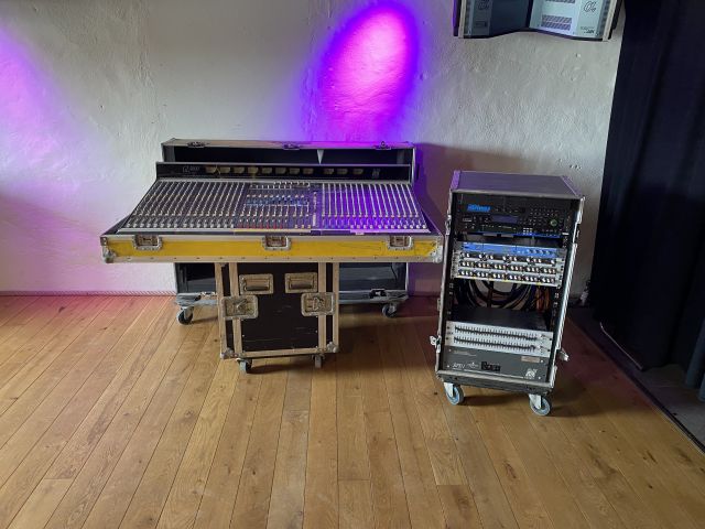 833974-1 Allen heath gl 4000 mixer table 32channels