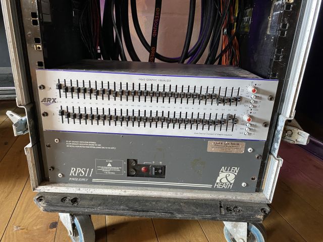 833974-3 Allen heath gl 4000 mixer table 32channels