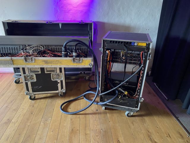 833974-4 Allen heath gl 4000 mixer table 32channels