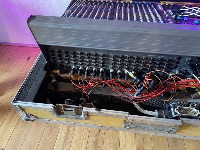 833974-7 Allen heath gl 4000 mixer table 32channels