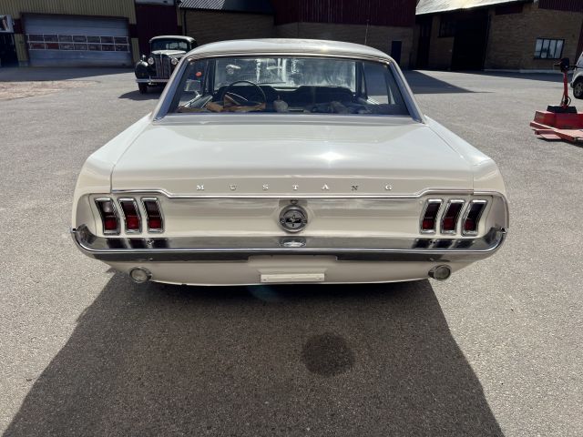 895193-4 Ford Mustang Hardtop 4.7 V8 - 1968