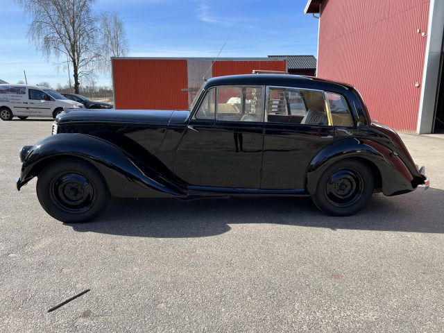 895194-2 Armstrong Siddeley Whitley Six-Light Saloon - 1951