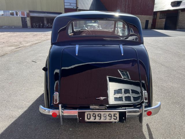 895194-4 Armstrong Siddeley Whitley Six-Light Saloon - 1951