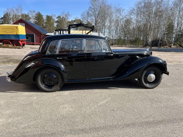 895194-6 Armstrong Siddeley Whitley Six-Light Saloon - 1951
