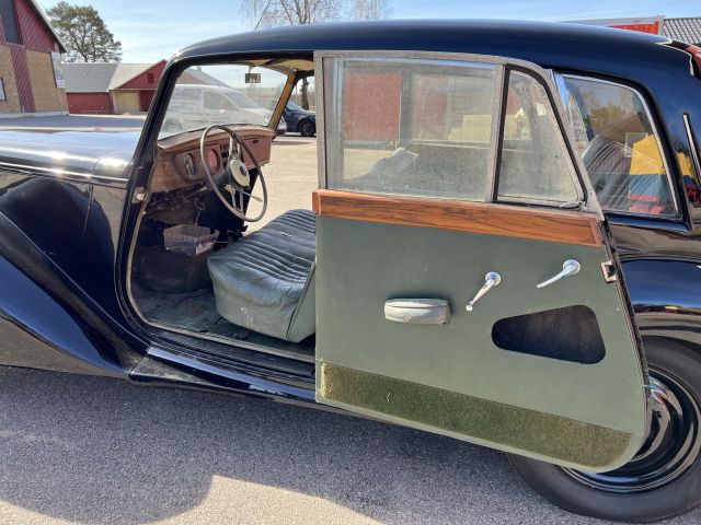 895194-14 Armstrong Siddeley Whitley Six-Light Saloon - 1951
