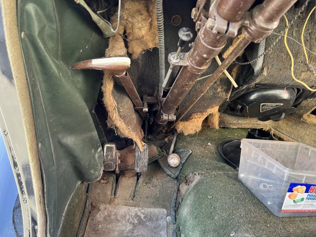 895194-22 Armstrong Siddeley Whitley Six-Light Saloon - 1951