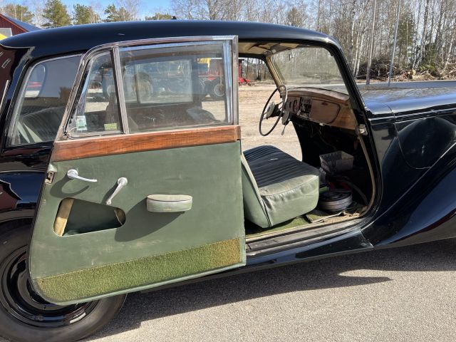 895194-23 Armstrong Siddeley Whitley Six-Light Saloon - 1951