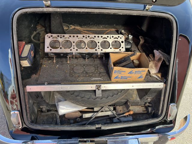 895194-33 Armstrong Siddeley Whitley Six-Light Saloon - 1951