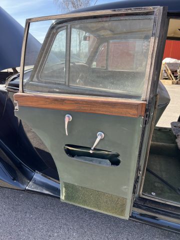 895194-41 Armstrong Siddeley Whitley Six-Light Saloon - 1951