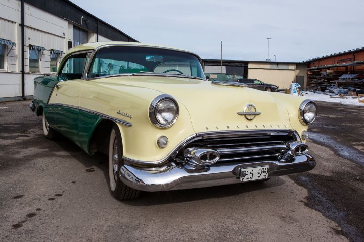 861710-4 Oldsmobil 98 Holiday Coupe - 1954