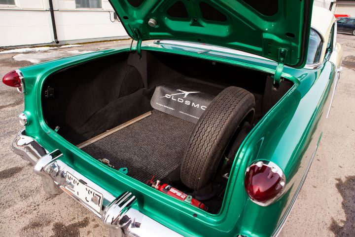 861710-47 Oldsmobil 98 Holiday Coupe - 1954