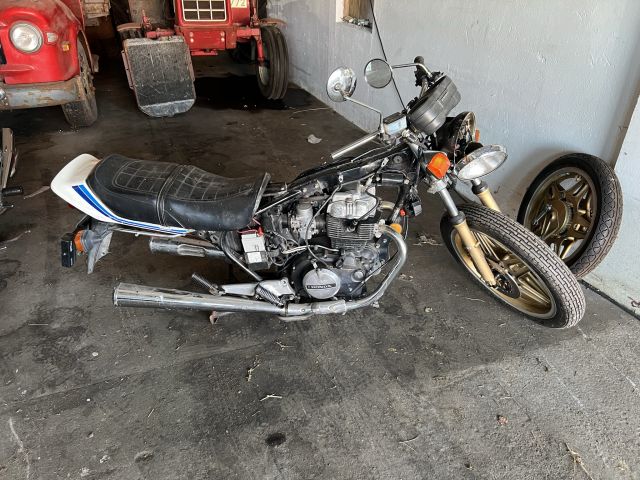 895224-1 Honda CB400 -1983 (renovation object)