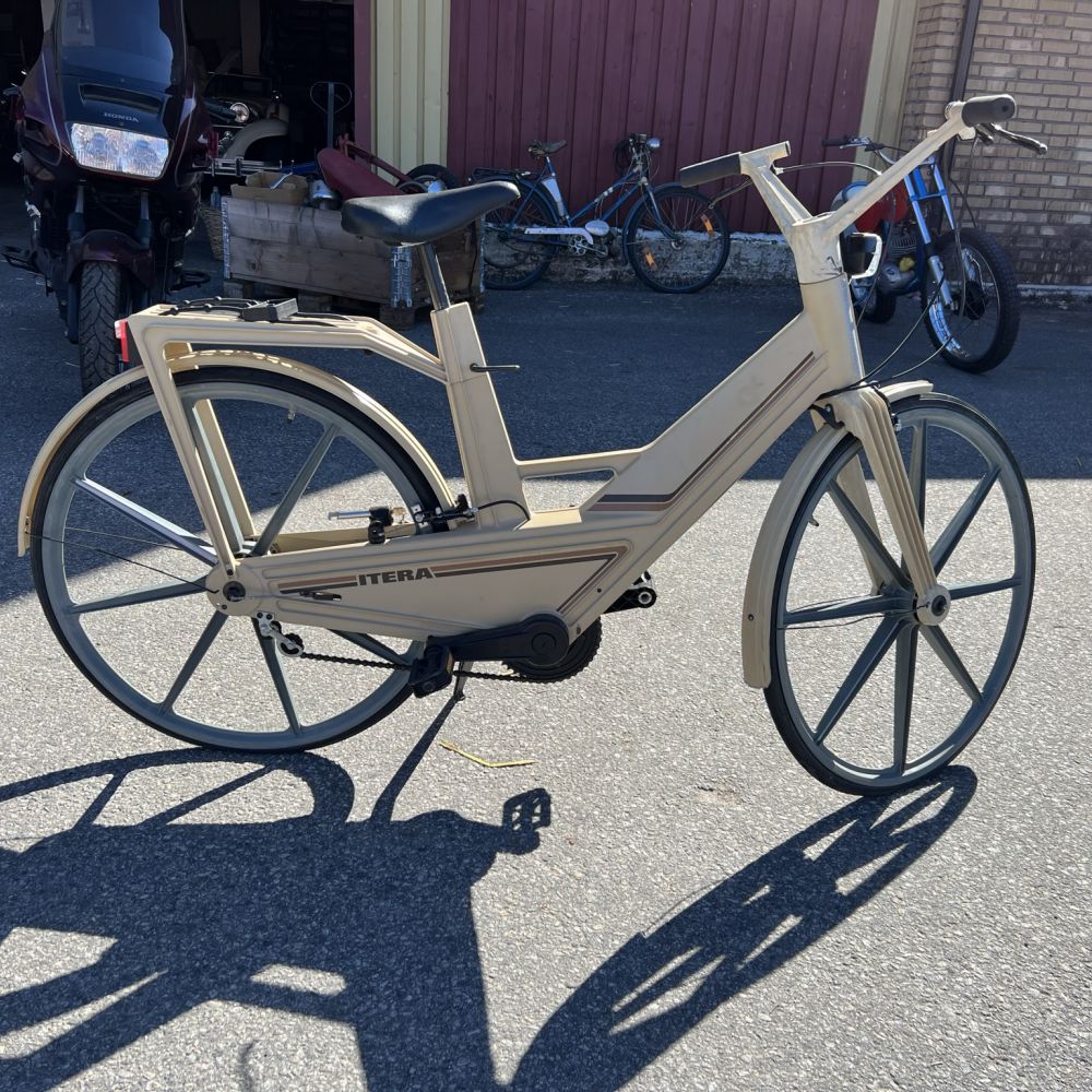 Plastic bike Itera | PS Auction