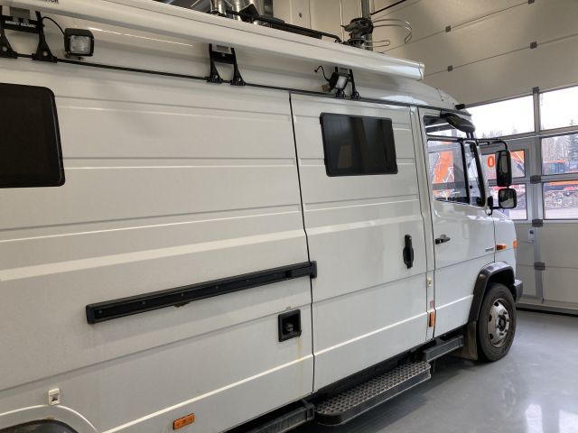 904409-6 Mercedes-Benz Vario 818DKA (2008) - Ex-lähetysauto