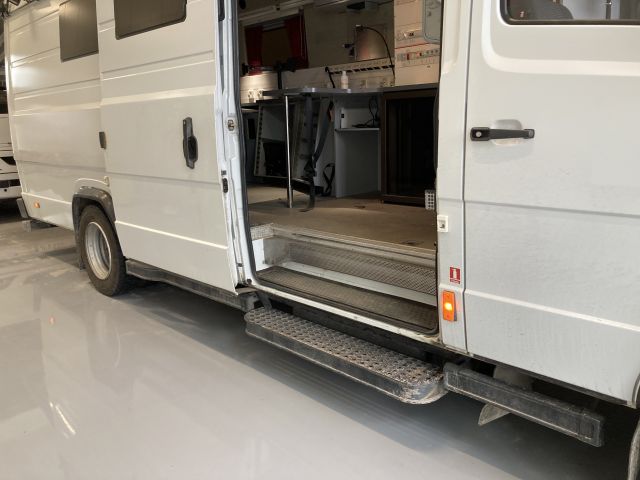 904409-83 Mercedes-Benz Vario 818DKA (2008) - Ex-lähetysauto