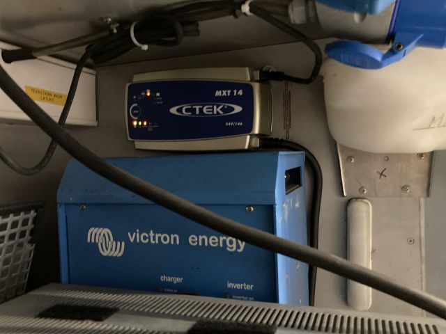 904409-94 Mercedes-Benz Vario 818DKA (2008) - Ex-lähetysauto