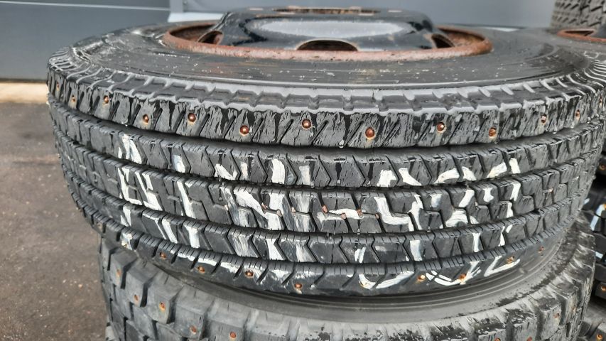 904409-107 Mercedes-Benz Vario 818DKA (2008) - Ex-lähetysauto