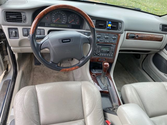 902954-11 Volvo C70 - 2000