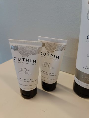 888879-25 For the scalp CUTRIN