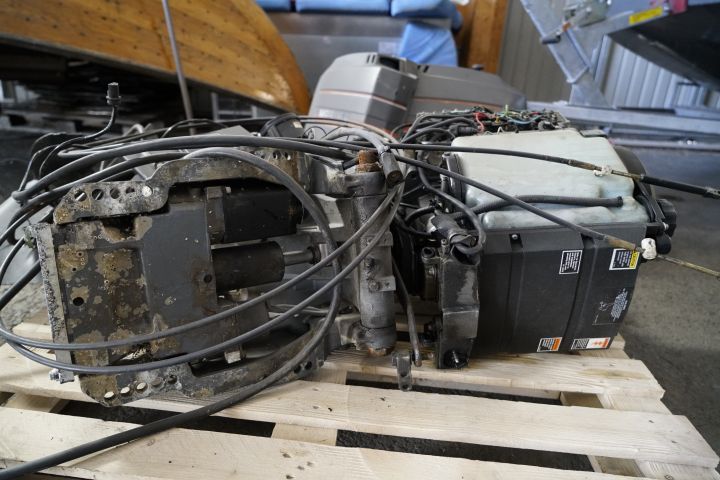 904993-6 Mariner 90 HP Long Rig (rope object)