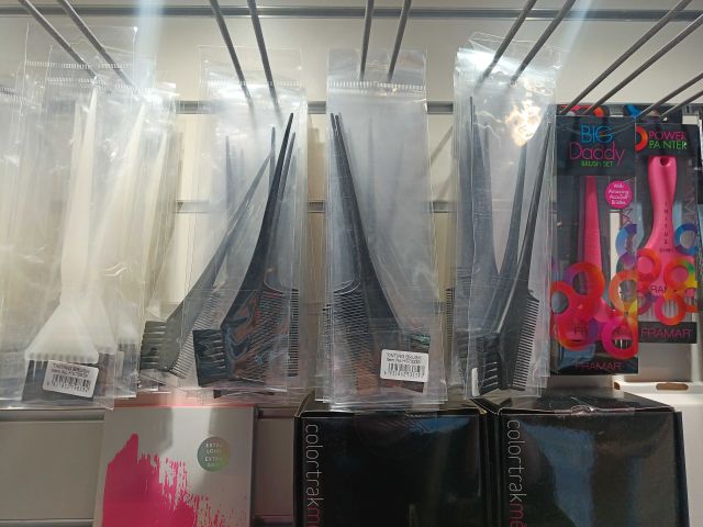 888910-3 Lot with accessories for dyeing