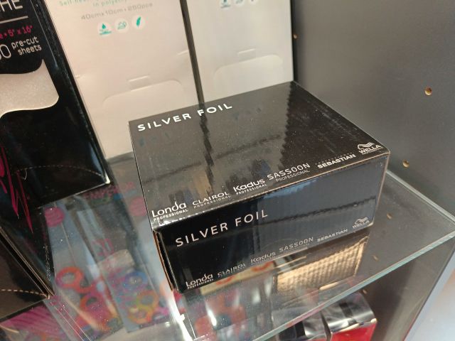 888910-6 Lot with accessories for dyeing