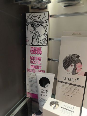 888910-10 Lot with accessories for dyeing