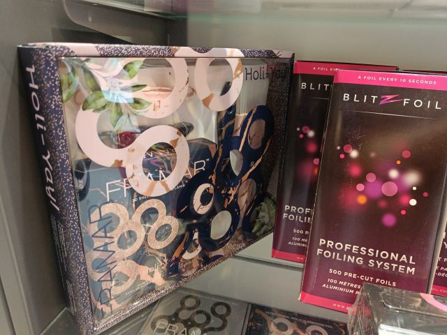 888910-11 Lot with accessories for dyeing