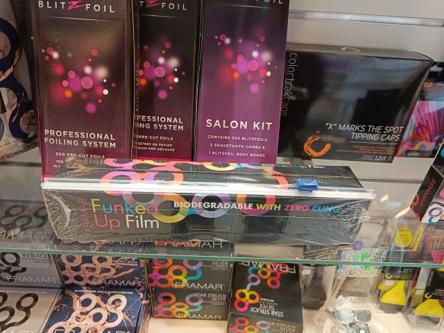 888910-13 Lot with accessories for dyeing