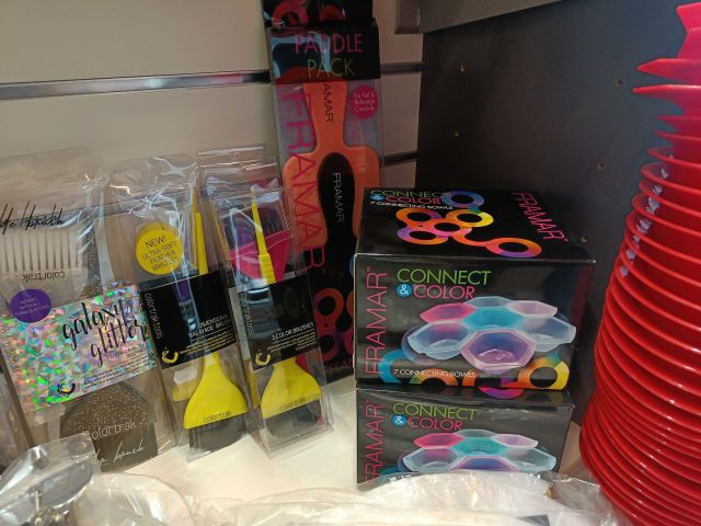 888910-18 Lot with accessories for dyeing