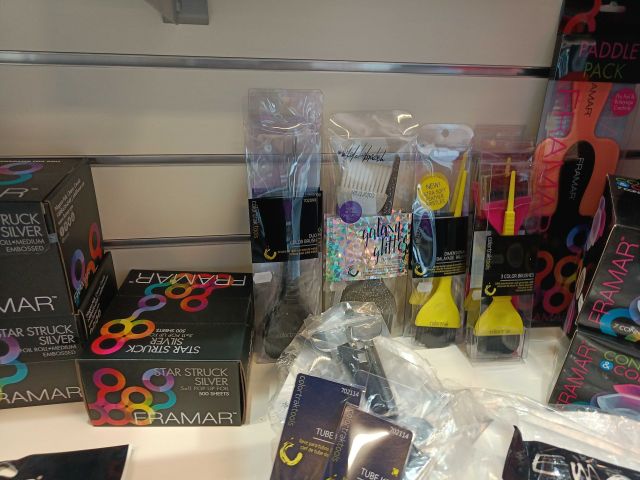 888910-19 Lot with accessories for dyeing