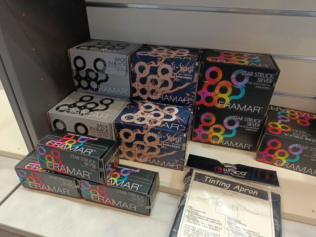 888910-20 Lot with accessories for dyeing