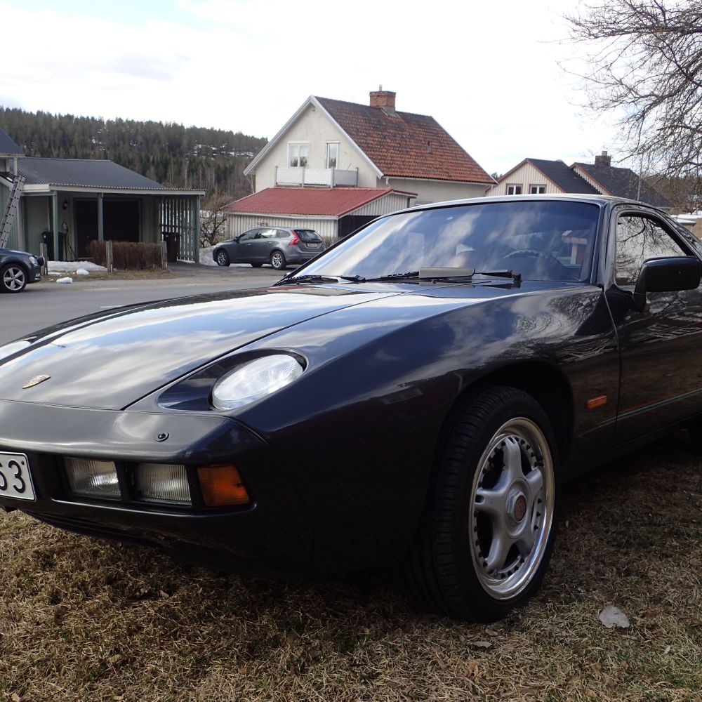 861717-1 Porsche 928 - 1981