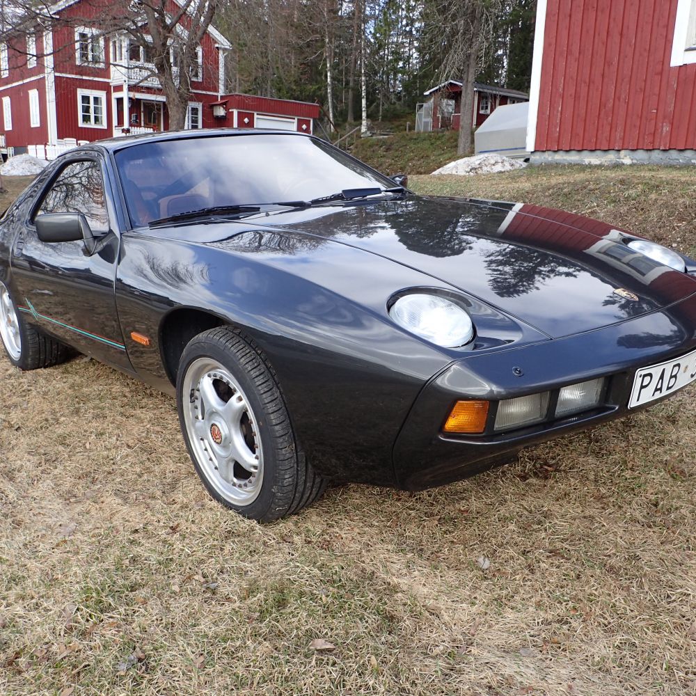 861717-2 Porsche 928 - 1981