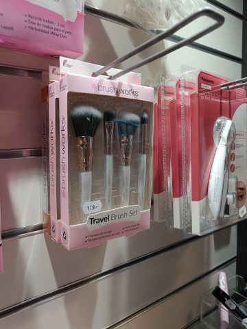 888949-7 Remnant from Frisör-Butik