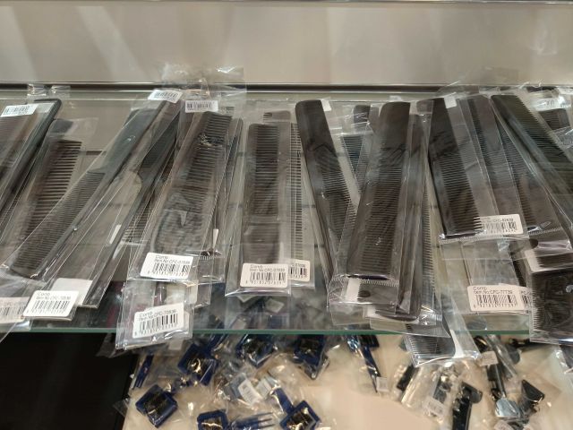 888949-17 Remnant from Frisör-Butik