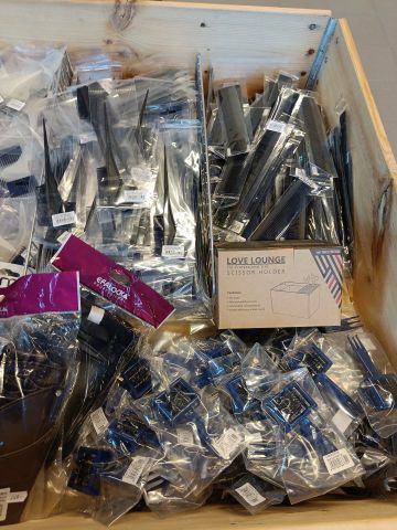 888949-30 Remnant from Frisör-Butik