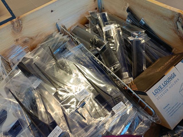 888949-31 Remnant from Frisör-Butik