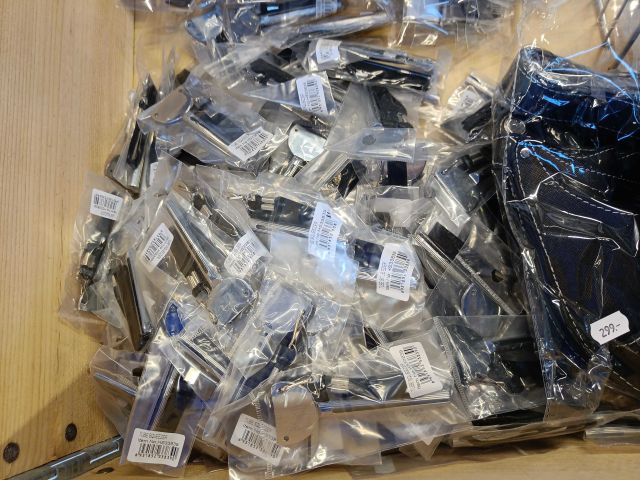 888949-34 Remnant from Frisör-Butik