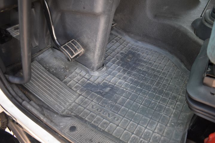 905373-13 Volvo FH12-340 Jmnl. Bass, 6x2 - 2001