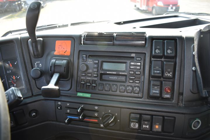 905373-16 Volvo FH12-340 Jmnl. Bass, 6x2 - 2001