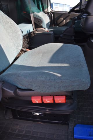 905373-28 Volvo FH12-340 Jmnl. Bass, 6x2 - 2001