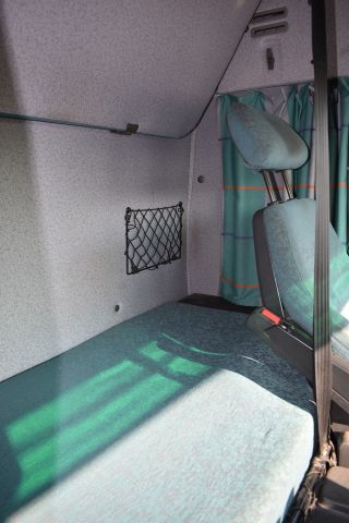 905373-33 Volvo FH12-340 Jmnl. Bass, 6x2 - 2001