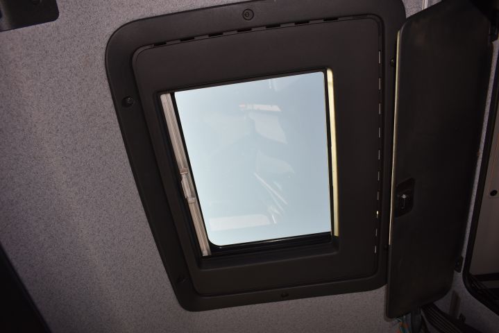 905373-42 Volvo FH12-340 Jmnl. Bass, 6x2 - 2001