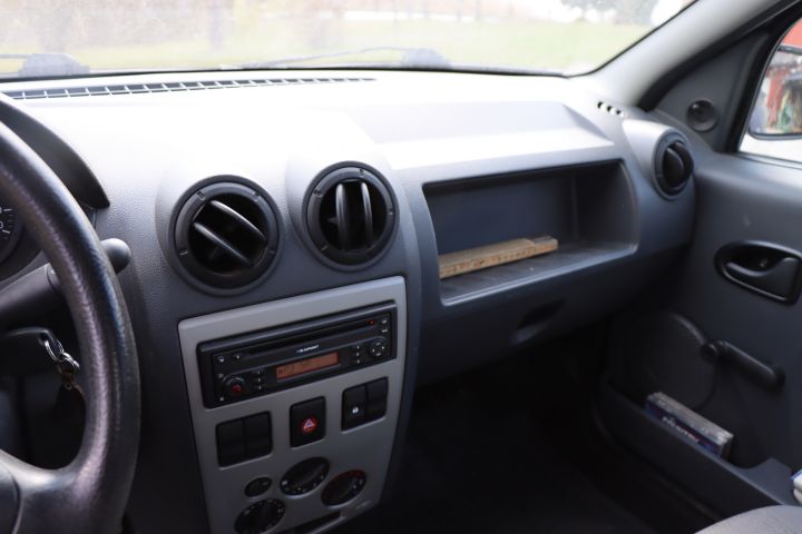 905378-12 Dacia Logan 1.5 dCi Pickup - 2010