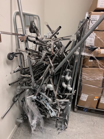 672878-20 Shop fittings, clothes hangers etc. "everything in the shop"