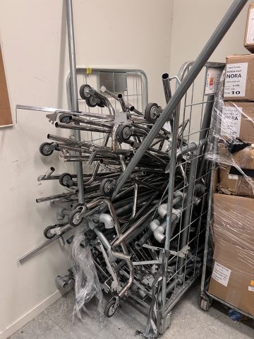 672878-21 Shop fittings, clothes hangers etc. "everything in the shop"